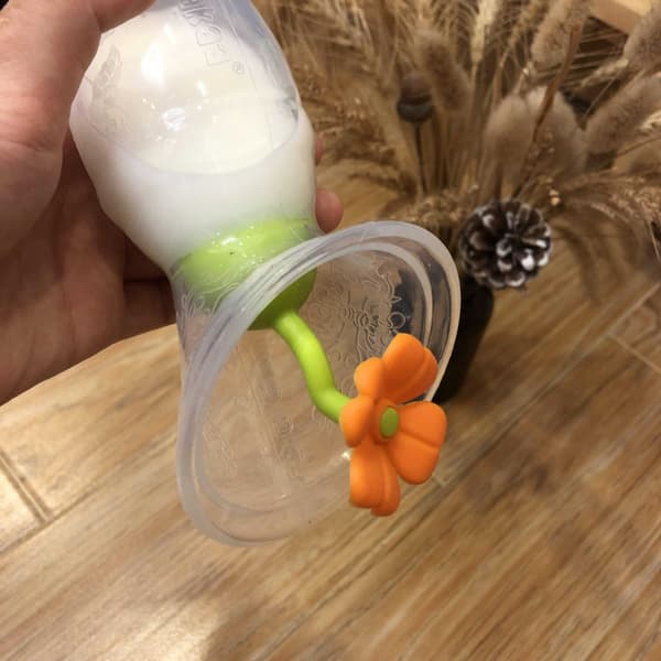 ⁦פקק סיליקון מעוצב למשאבת חלב בצורת פרח Haakaa⁩ – תמונה ⁦3⁩